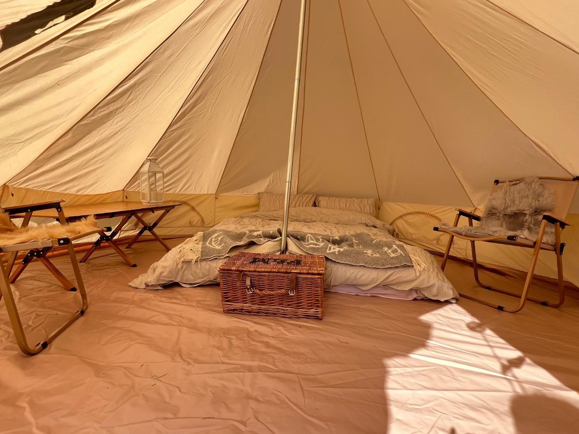 Bell Tent 4M Fossewold Farm Camping Moreton-in-Marsh Exterior photo