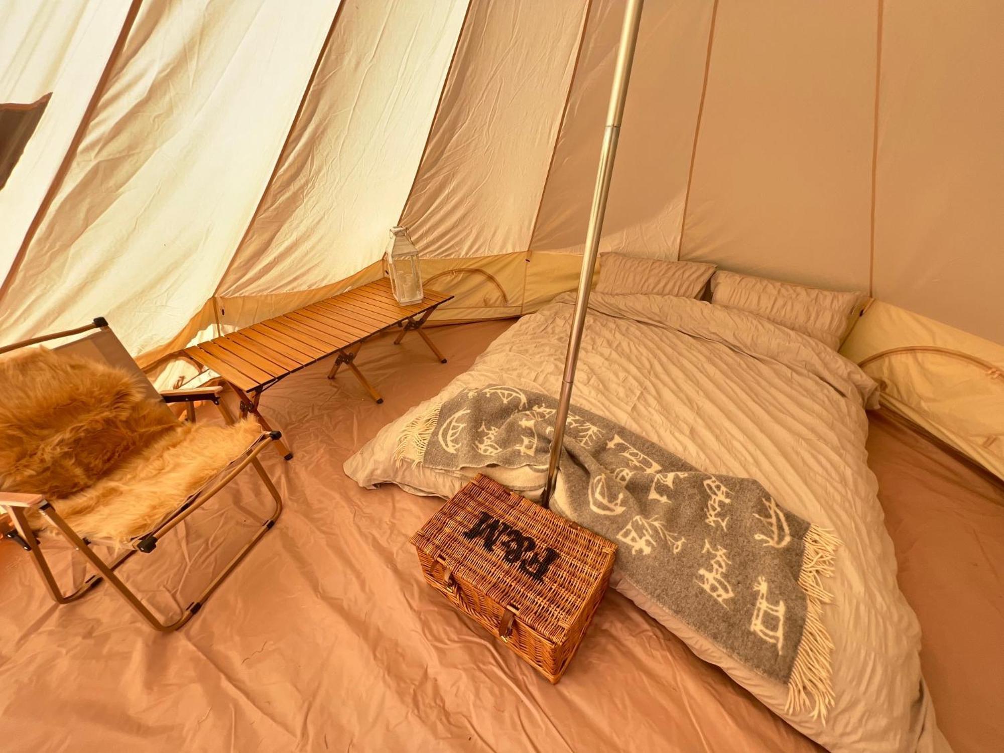 Bell Tent 4M Fossewold Farm Camping Moreton-in-Marsh Exterior photo